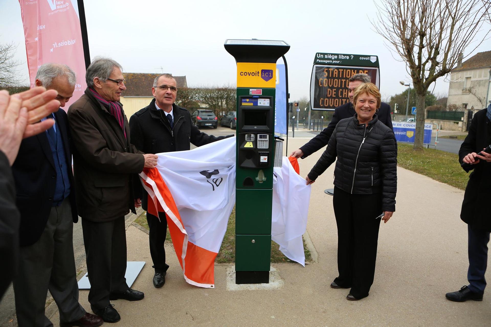 4463_598_inauguration-de-la-borne-covoit-ici-a-chars