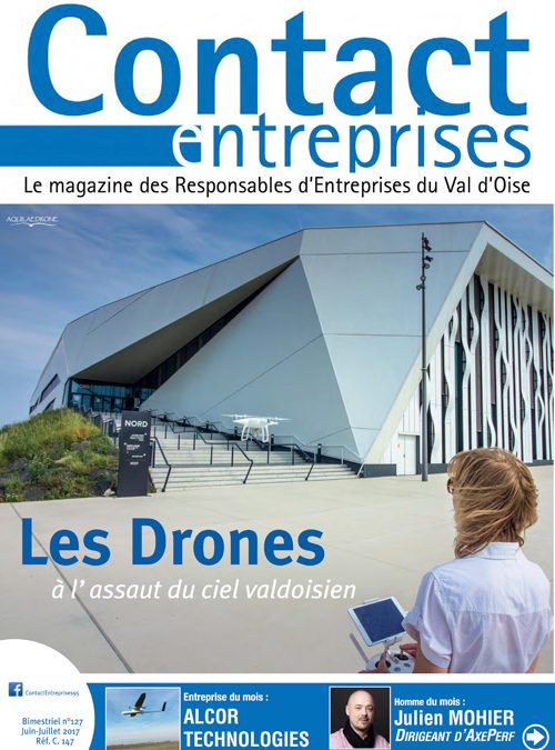 Contact Entreprises, les yeux levés vers le ciel