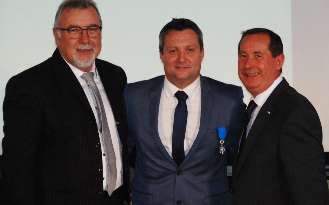 Olivier Salat, secrétaire général de la CMA 95,  nommé Chevalier de l’Ordre National du Mérite