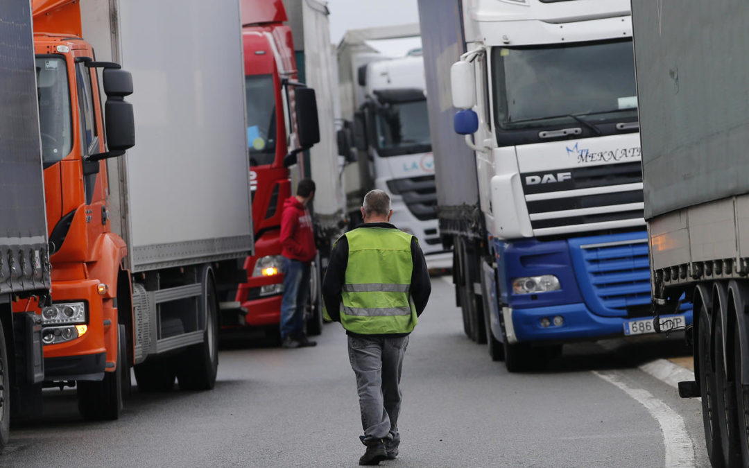 Conducteurs routiers : des aires de repos et des masques mis à disposition par la Région et la FNTR