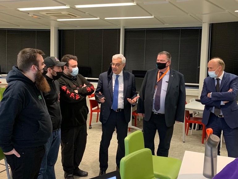 Le nouveau président de CCI France en visite à la Coding Factory